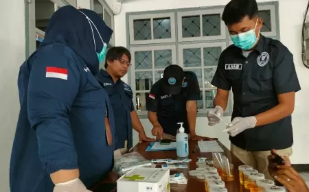 34 Personel Petugas KAI Jember Dites Urine