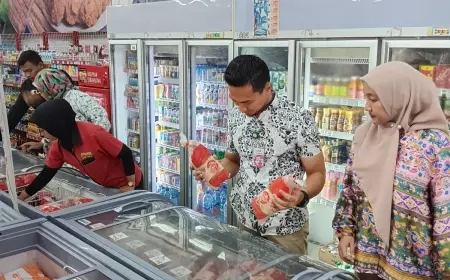 Pj Bupati Jombang Janji Fasilitasi Pembuatan Izin UMKM Usai Sidak di Toko AFCO