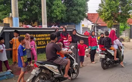 Tanamkan Sifat Dermawan pada Anak-anak, Murid TK di Probolinggo Ini Bagi-bagi Ratusan Takjil