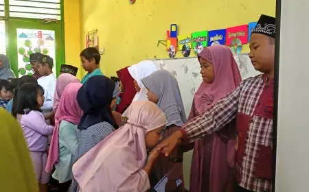 TPA-KB-TK Labschool UNESA 1 Bangun Empati Anak Melalui Aksi Sosial di Bulan Ramadan