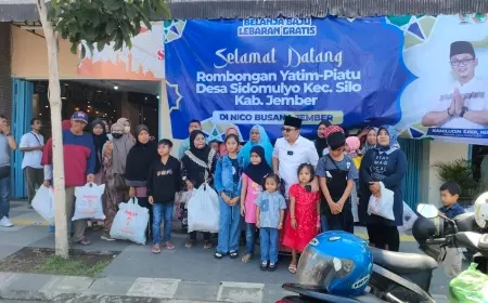 Kades di Jember Ajak 127 Anak Yatim Belanja Baju Baru