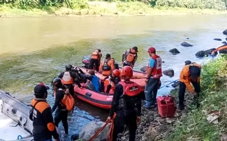 Mayat Lelaki Ditemukan Mengapung di Sungai Brantas, Diduga Warga Blitar