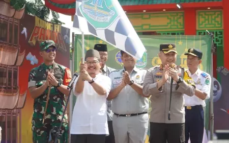 Tidak Hanya Sekedar Memberangkatkan 150 Pemudik Gratis, Kapolres Pasuruan Juga Berikan Mainan dan Vitamin