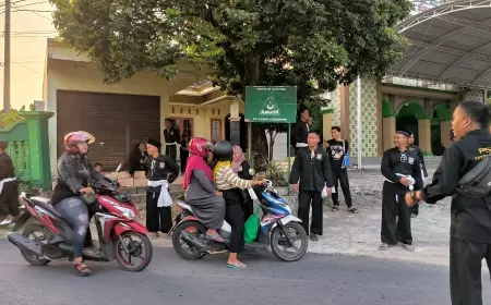 PSHT Rayon Sukosewu-Bojonegoro Bagikan 3 Ribu Takjil