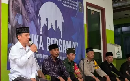 Pendekar Silat di Kediri Bagi-bagi Sembako dan Santuni Anak Yatim