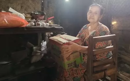 Perempuan Lansia Penjual Kopi diJombang Mengaku Belum Tersentuh Bantuan Sosial