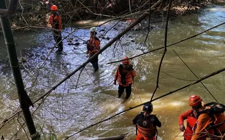 Susuri Sungai Kedak, Pencarian Korban Banjir di Kediri Masih Nihil