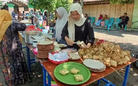 Meriahnya Gelaran Festival Ketupat Warga Pojok Kediri