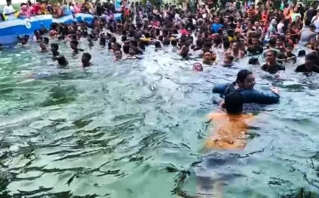 Ombak Pantai Selatan Mengganas, Wisatawan Jember Pilih Kolam Ombak Dira