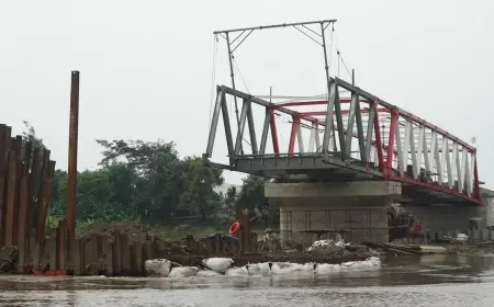 Pembangunan Jembatan Jongbiru Kediri Terkendala Cuaca