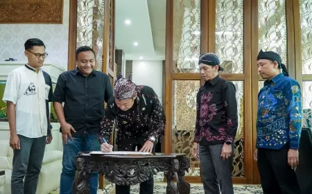 Kembangkan Showroom Produk Unggulan, Bupati Lamongan Teken MoU dengan LCH