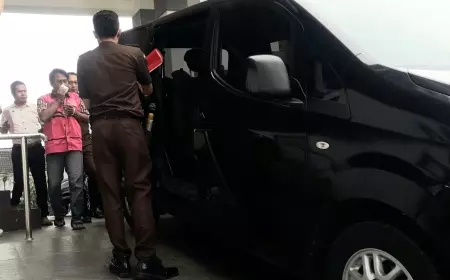 Selewengkan Dana Desa, Mantan Kades Binakal Dijemput Paksa Kejari Bondowoso