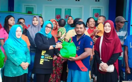 Peduli Korban Banjir, TP PKK Lumajang Berikan Bantuan Sandang