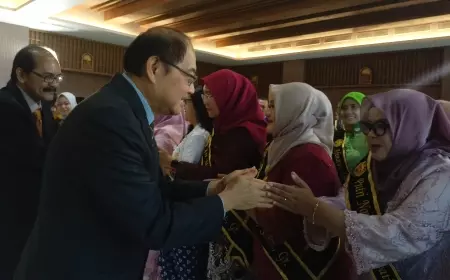 Tingkatkan Kualitas Guru Melalui Sertifikasi, UKWMS Resmi Kukuhkan 198 Mahasiswa Program PPG Dalam Jabatan