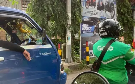 Berkendara Sambil Merokok; Fenomena Santai yang Melanggar Hukum