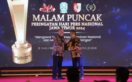 PWI Jatim Award 2024, Pj Bupati Jombang Raih Creative Regional Head