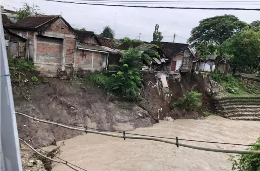 BNPB  Bakal Kembangkan Sistem Informasi Peringatan Dini Bencana Tanah Longsor Skala Besar
