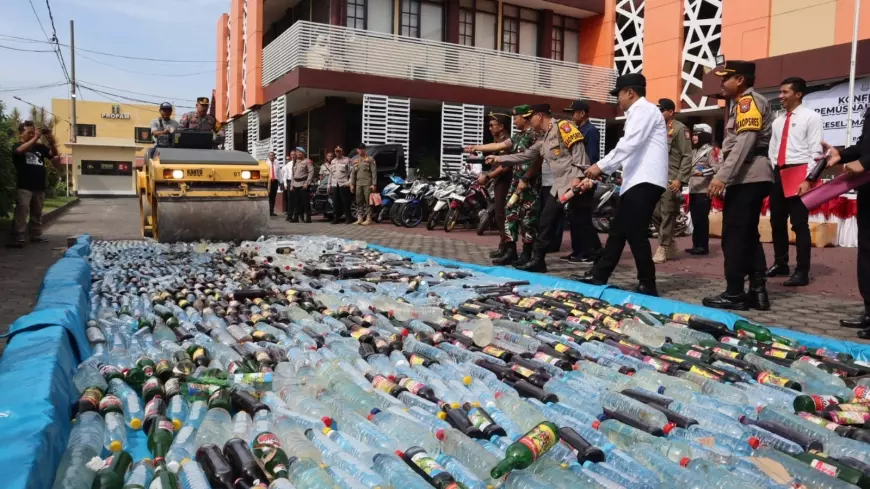 Polres Probolinggo Kota Musnahkan Ribuan Liter Miras Hasil Operasi Ketupat Semeru