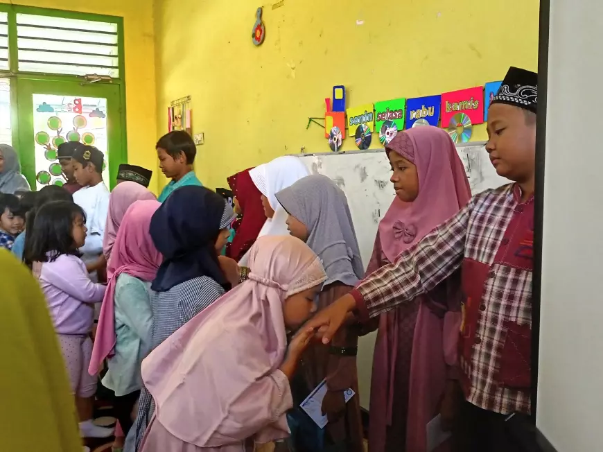 TPA-KB-TK Labschool UNESA 1 Bangun Empati Anak Melalui Aksi Sosial di Bulan Ramadan