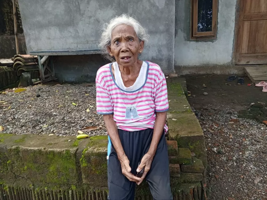 Nasib Perempuan Renta Di Jombang, Tidak Masuk DTKS Makan Dari Pemberian Tetangga
