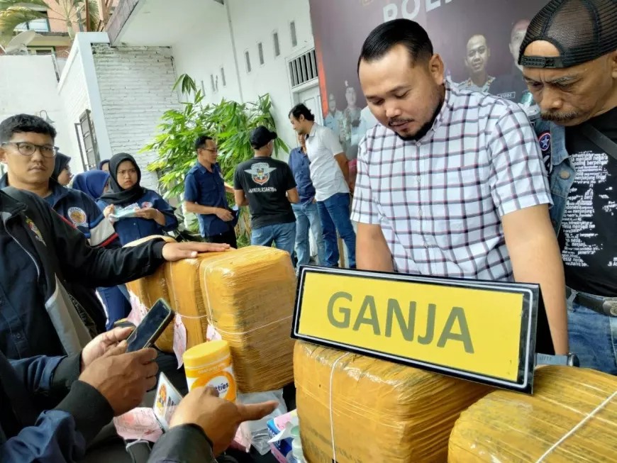 Polisi Dalami Kasus Pengiriman 42 kg Ganja di Exit Tol Waru Gunung, Surabaya