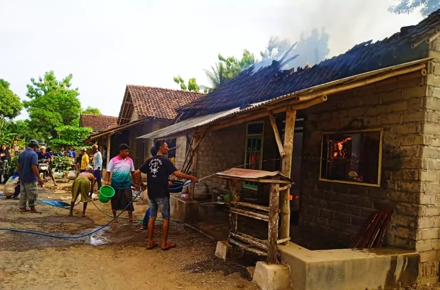 Kios Bensin di Jember Terbakar Hebat, Pemilik Dilarikan ke Rumah Sakit