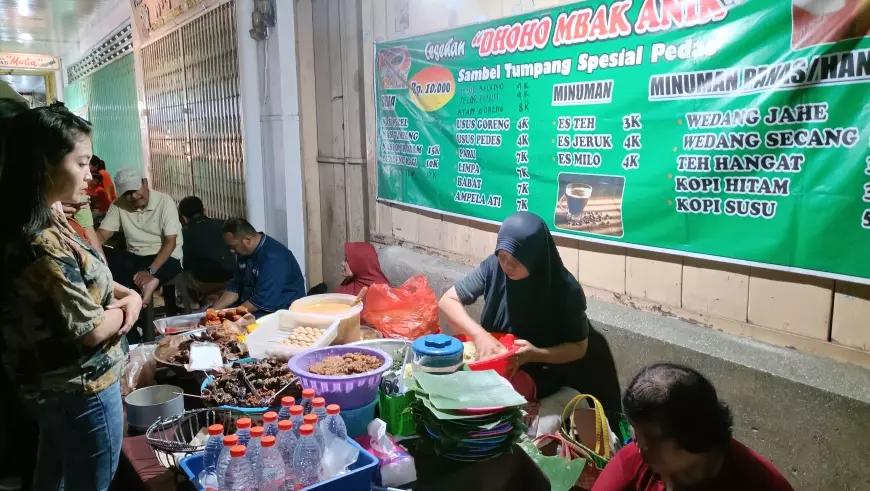 Mencicipi Nasi Tumpang Pedas Tingkat Dewa di Lesehan Jalan Dhoho Kediri