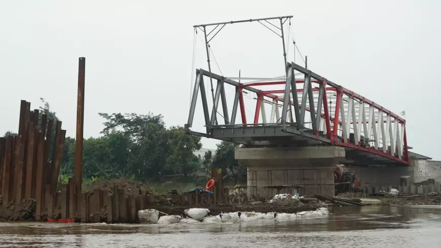 Pembangunan Jembatan Jongbiru Kediri Terkendala Cuaca