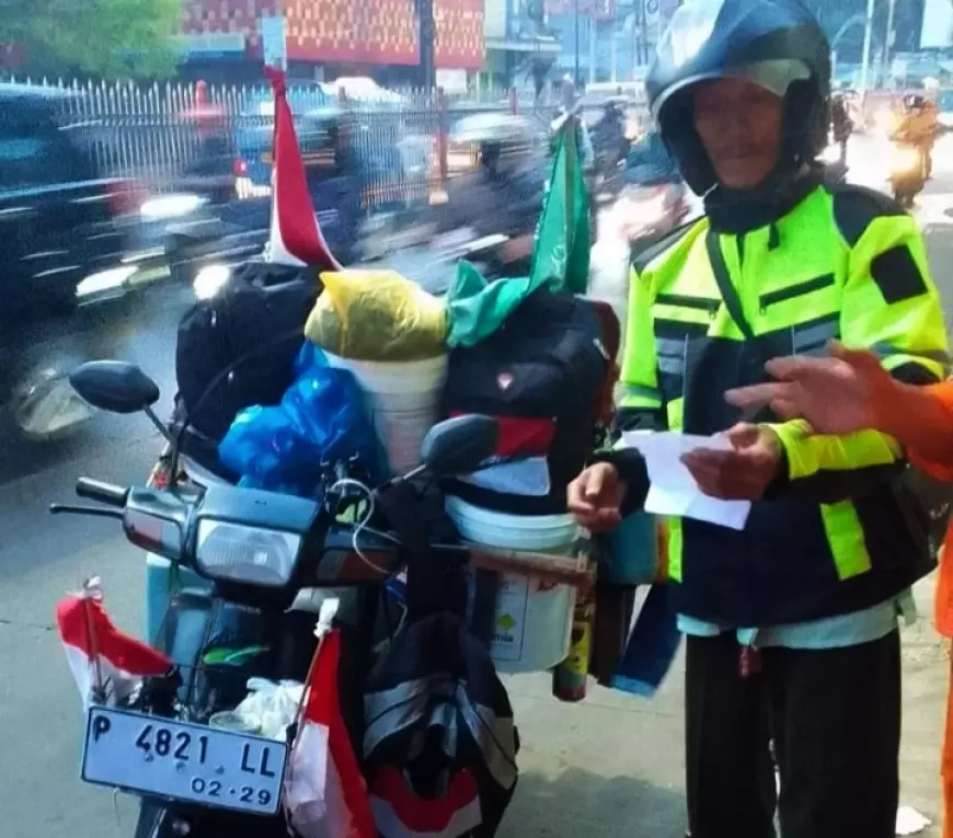 Tukang Cilok Asal Gumukmas Jember Berangkat ke Mekkah Kendarai Motor