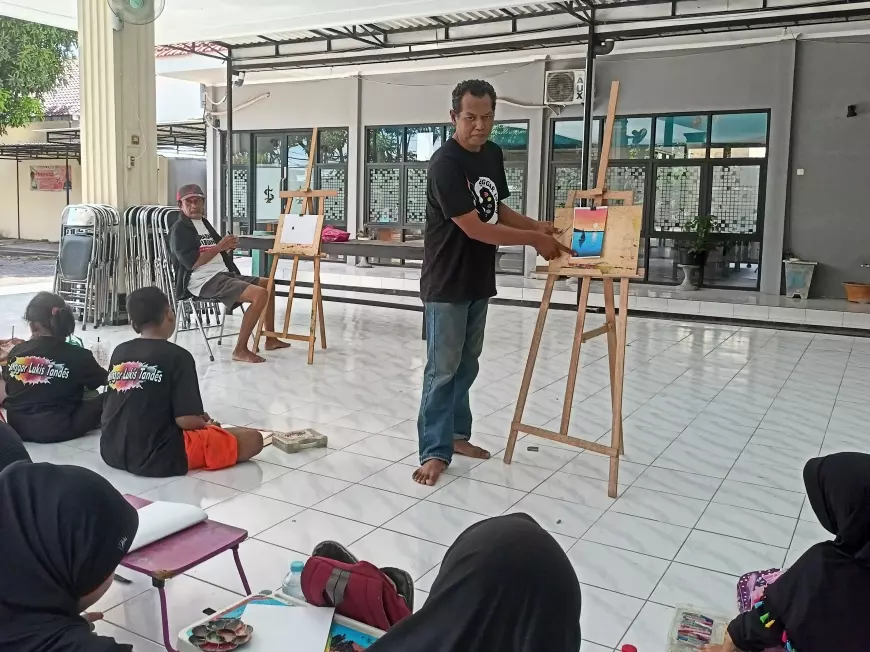 Alihkan Ketergantungan Gadget dengan Seni Lukis: Sanggar Lukis Tandes Sebagai Alternatif Kreatif bagi Anak Surabaya