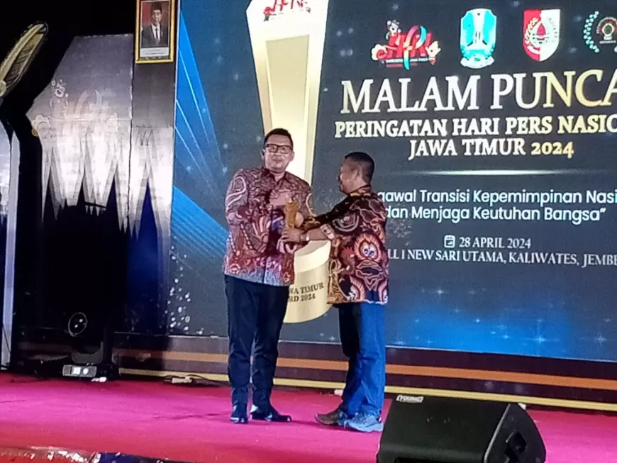 Pj Wali Kota Mojokerto Dapat Penghargaan Creative Regional Head PWI Jatim Award 2024