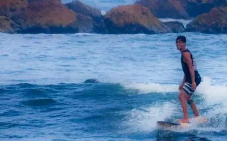 Wah, Ternyata Jember Punya Pantai Untuk Surfing yang Ciamik! 