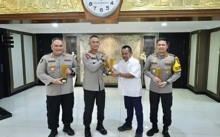 Kapolda Jatim dan Dua Kombes Terima Penghargaan Prapanca Award PWI Jatim 2024