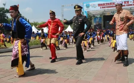 Hardiknas, Tari Glipang Sewu Ramaikan Alun-alun Kraksaan Probolinggo