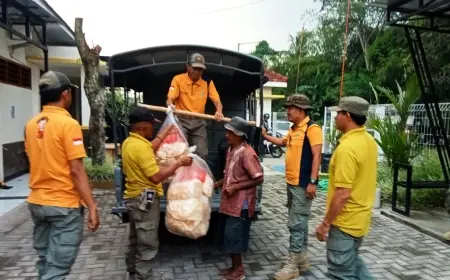 Satpol PP Amankan Penjual Kerupuk Dampak Keluhan Warga