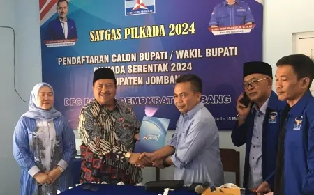 Antar Berkas Pendaftaran, Ketua AKD Jombang Ingin Didukung Partai Demokrat Maju Pilkada 2024