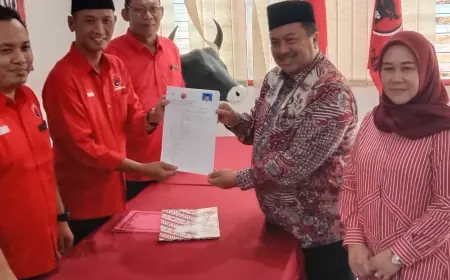 Punya Kedekatan Sejak Lama, Warsubi Mendaftar Bacabup Jombang di PDI Perjuangan