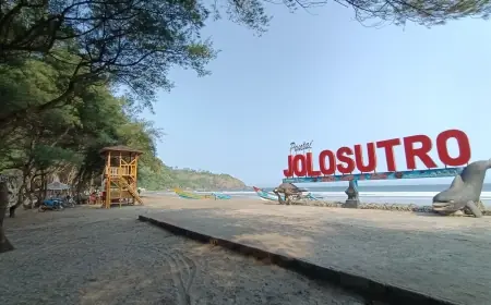 Pantai Jolosutro Blitar,  Destinasi Wisata Kaya Muatan Budaya