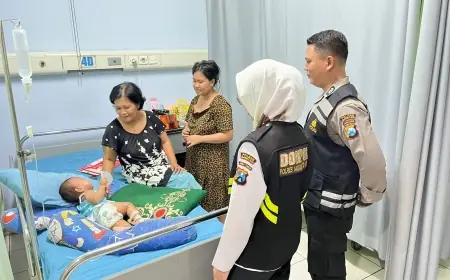 Temukan Bayi Jatuh dari Stroller, Sidokkes Polres Mojokerto Beri Penanganan