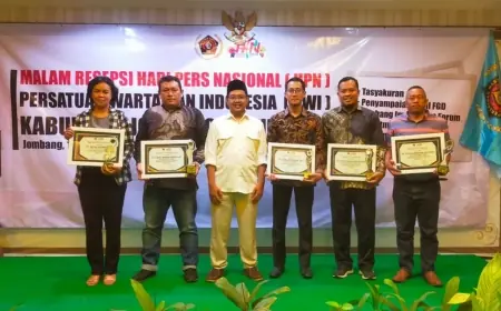Puncak HPN 2024, Lima Perusahaan Terima Investment Award PWI Jombang