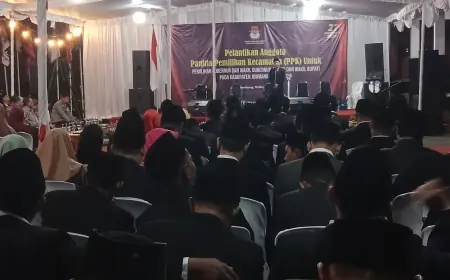 KPU Jombang Lantik 105 Anggota PPK, 30 Persen Diantaranya Wajah Baru
