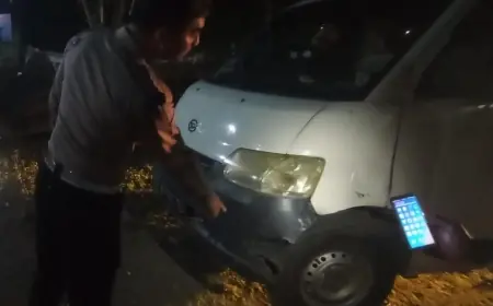 Motor Diseruduk Minibus, Kuli Bangunan di Jombang Tewas