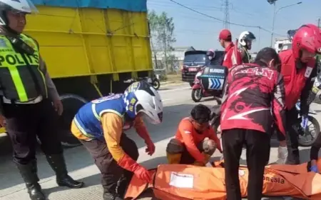 Tak Konsentrasi, Pemotor CB150R di Mojokerto Tewas Tabrak Truk Dari Belakang