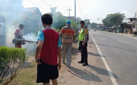 Cegah Penyebaran DBD, Polsek Jetis & Pilar Desa Lakukan Penyemprotan Fogging