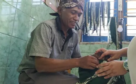 Kisah Supari, Mantan MC Mantenan yang Sukses Jadi Perajin Blangkon