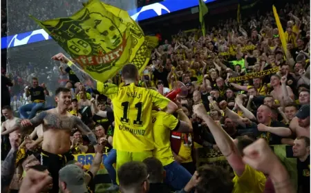 Marco Reus Traktir Bir Para Fans Borussia Dortmund di Laga Perpisahan