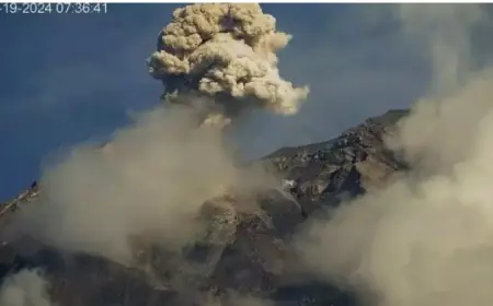 Gunung Semeru Tercatat Erupsi 14 Kali dalam Sehari