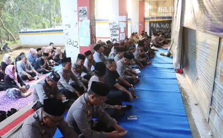 Gelar Doa Bersama Polres Malang dan Keluarga Korban di Pintu 13 Stadion Kanjuruhan
