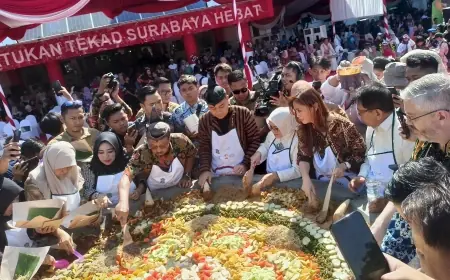Festival Rujak Uleg 2024: Gambarkan Kebersamaan Dalam Sepiring Makanan Khas Kota Surabaya