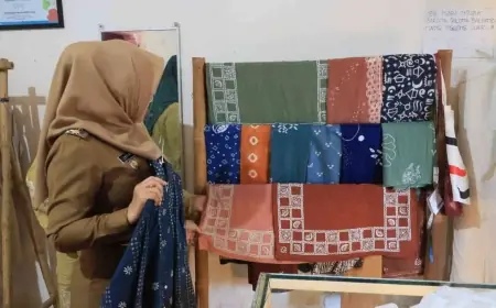 Bupati Ikfina Terkesima Dengan Batik Ulur Wiji Kemlagi